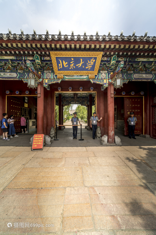 北京大学校门摄影服务全攻略 如何拍出纪念性的校园打卡照